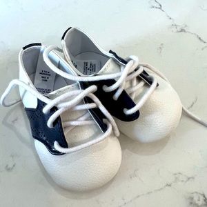 Janie & Jack Babies Saddle Crib Shoe size 3-6 months (like new)